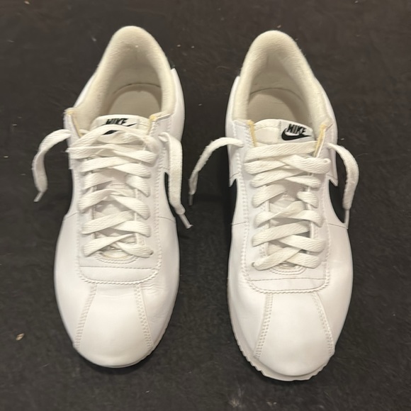 Nike Cortez Black and White leather. Men's 8; Women's 9.5. EUC - Picture 4 of 10